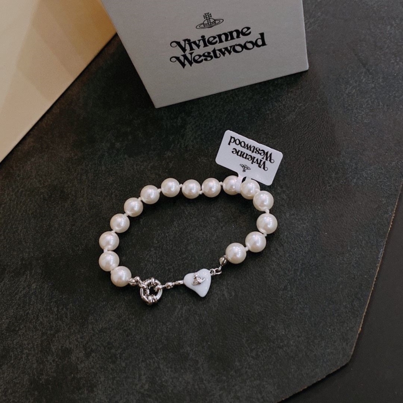 u1u1enne westwood